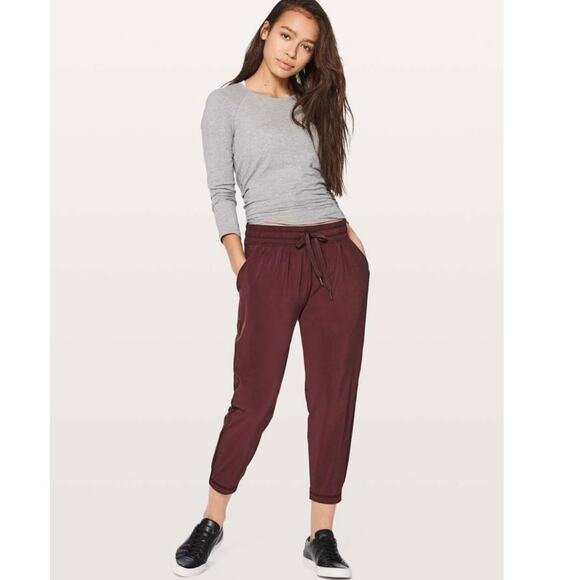 Lululemon Size 2 Namaskar Crop Garnet Pants Athleisure Workout - Picture 1 of 8